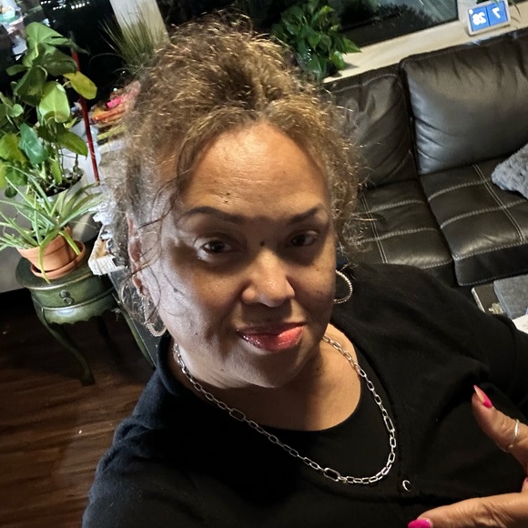 Meet your Posher, DeeDee - Picture 6 of 6